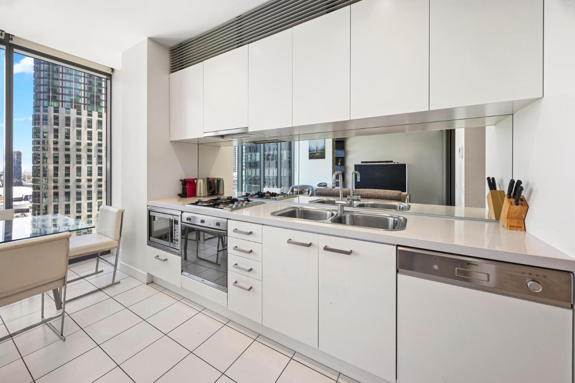 Luxury Designer Suite In Most Prestigious Location In Melbourne Bagian luar foto